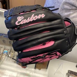 Pink and black Easton 12.5” baseball/softball glove